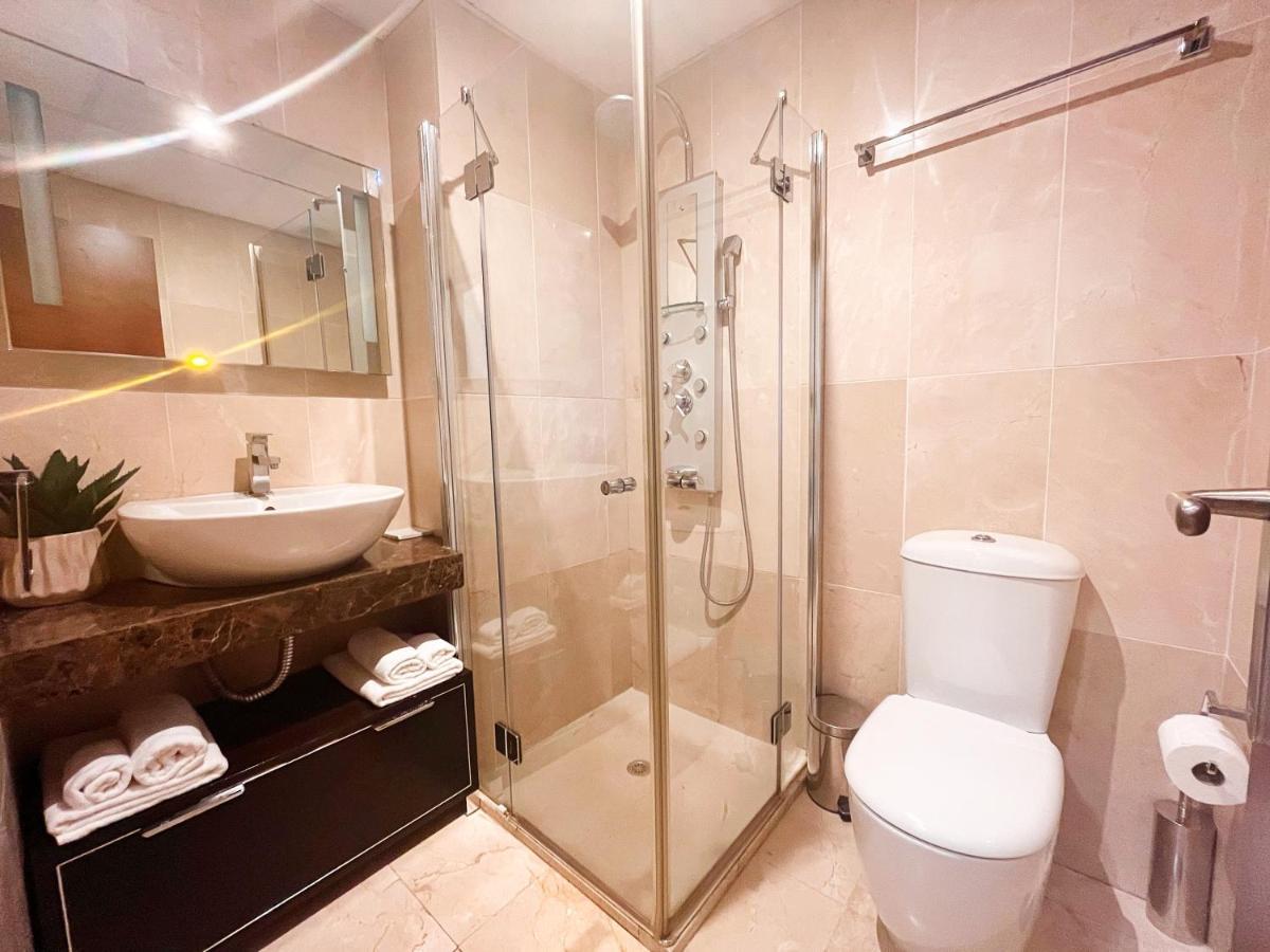 Homely Malaga Carreteria Con Piscina Exterior foto